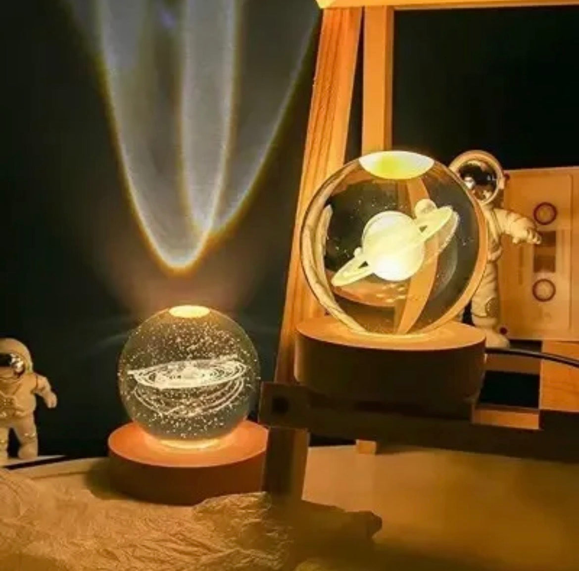 Saturn Crystal Lamp